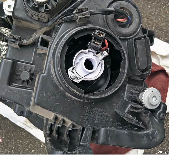 16款cs75大灯开拆了