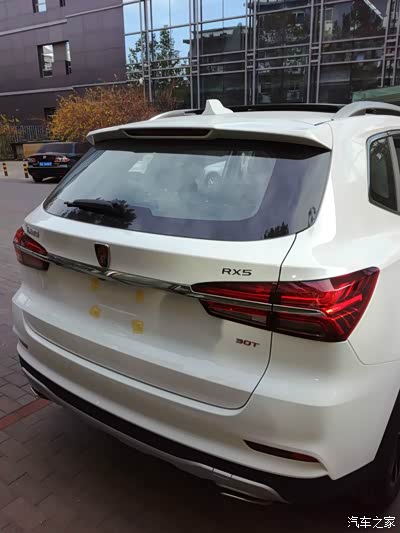 人生第一次买车,首选荣威rx52.0t,提车到手,心情激动.