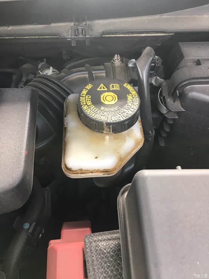 刹车油盖有油迹6000公里使用没发现异常
