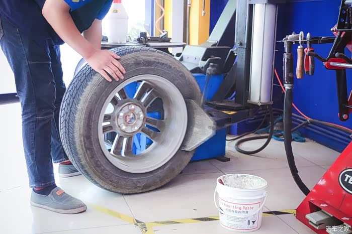 【上海cs75官方车友会】801 爱车换轮胎