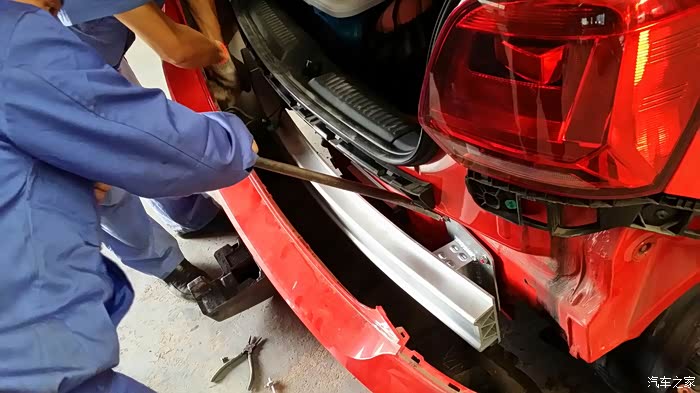 polo加装后防撞钢梁的问题