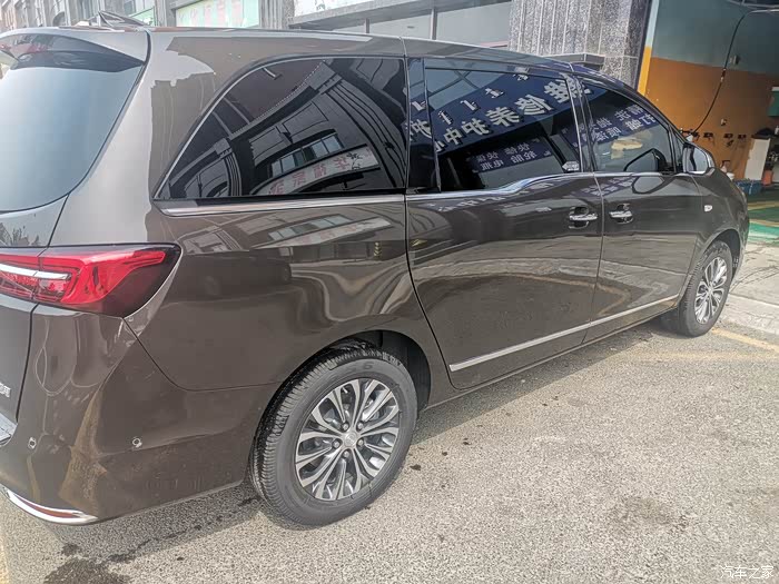 别克gl8牛津棕652t家庭用车之选小改怡情大改伤身