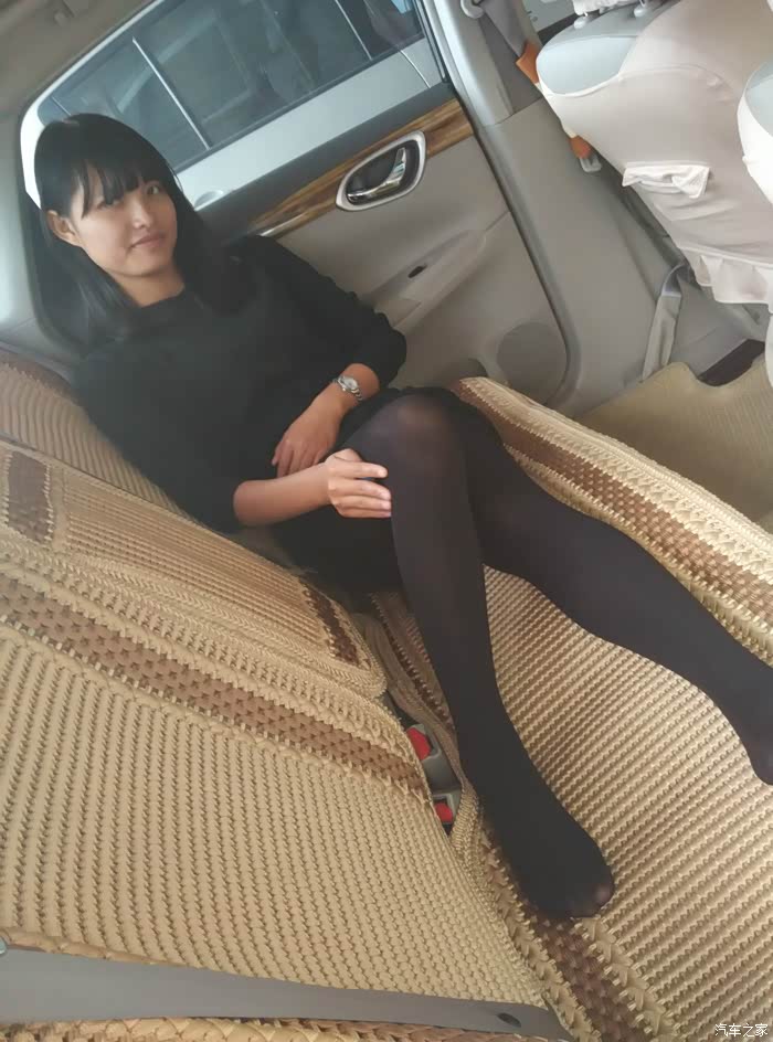 黑丝性感媳妇当车模和轩逸一万公里感想