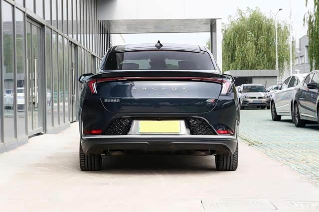 好开也好看的溜背轿跑,续航最高至708km