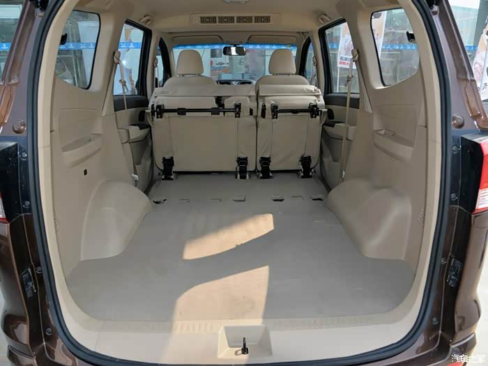 求宏光s1五5座后排空间大小