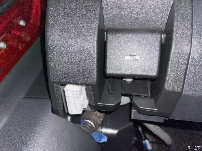 马自达3昂克赛拉20202021款obd接口在哪里呢