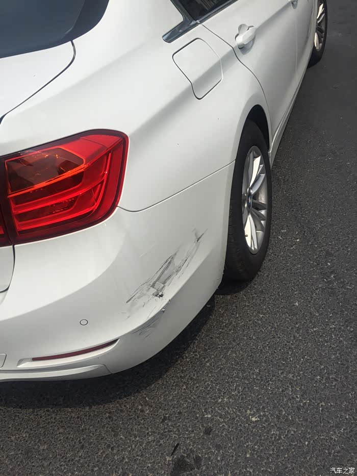 今天被刮的痕迹,4s店说要给后保险再处理一下,价钱在1500到2000