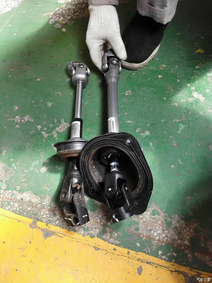 更换新款转向柱万向节总成原来也是名牌货