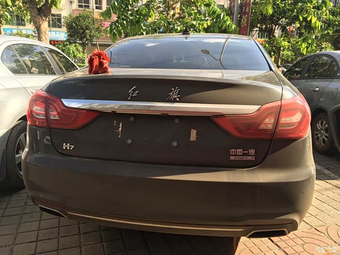 尾灯好看一点了,老款的尾灯像极了脚上的"鸡眼"