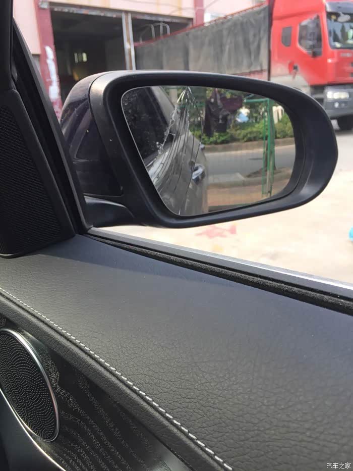 后视镜玻璃破裂.车尾凹陷!大概多少钱的样子?