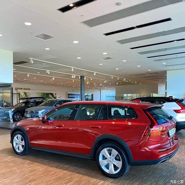 有野性的旅行车!实拍2021款沃尔沃v60 cc