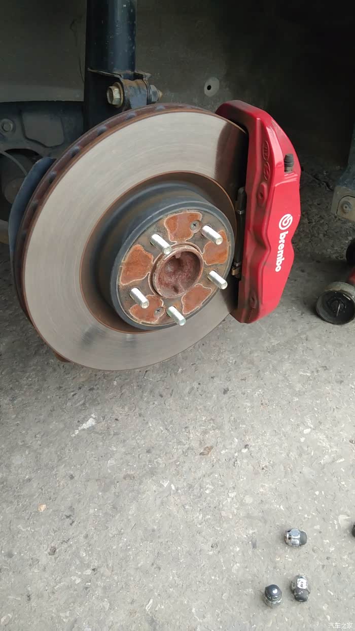 前轮用原厂刹车片像1200元具体忘记安装时候工人说看做工 原厂如美国