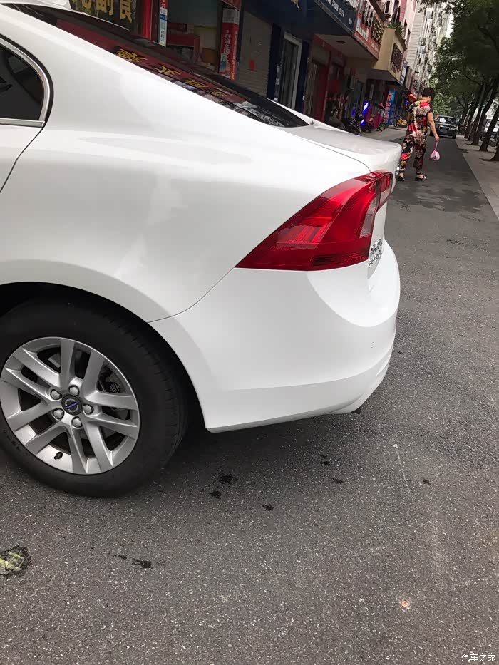 珍珠白的车漆喷完与原车差异太大