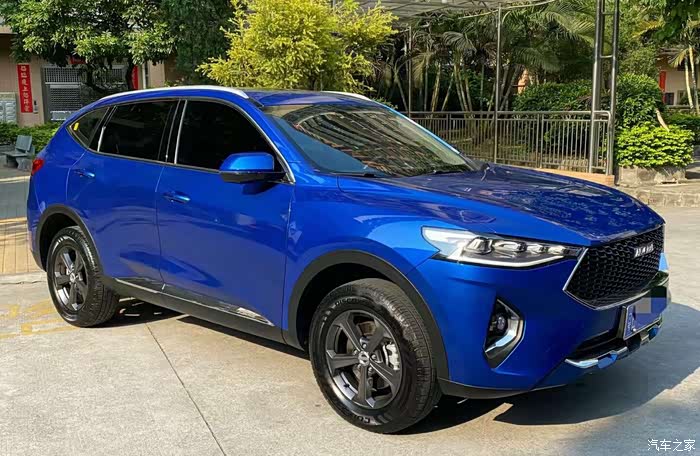 蓝色的哈弗f7阳光下很艳呀