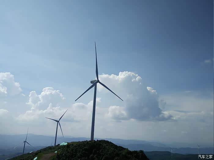 驾着小拓到我们云南本地的基督山顶峰