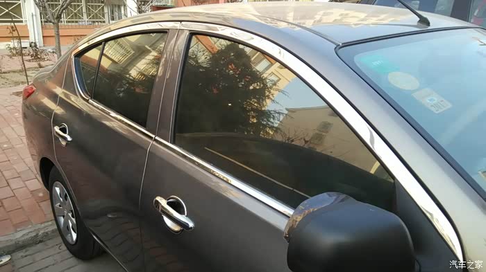 网上定的膜,找师傅贴好,顺便在车间自己贴上不锈钢的装饰窗框,有个