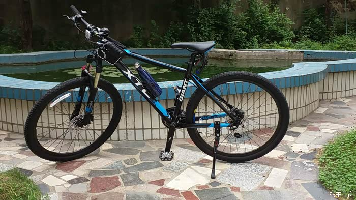 今日提捷安特xtc 800 黑蓝色