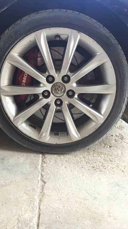 收锐志18寸原装轮胎啦,有闲置下来的老板联系