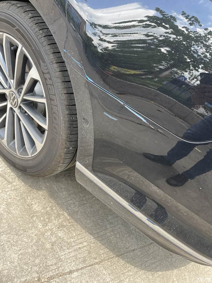 有没有人觉得迈腾车漆太容易被划出痕迹来!