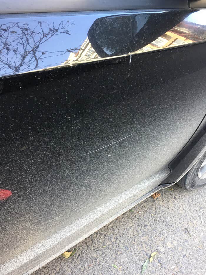 车门被划一米,幸好贴了车衣(本人平民非广告)