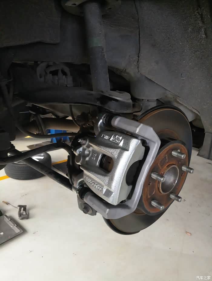 九代雅阁索赔后刹车分泵电子手刹异响