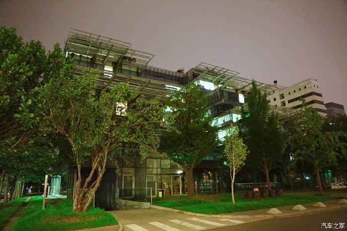 优雅如我奔驰c200coupe夜袭清华