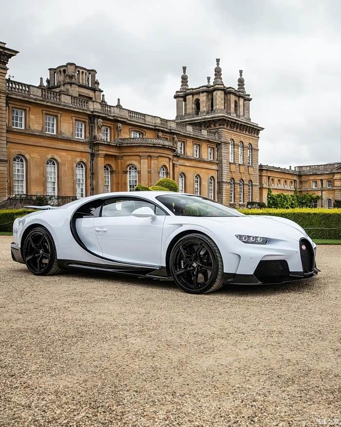 白色的布加迪好看极了