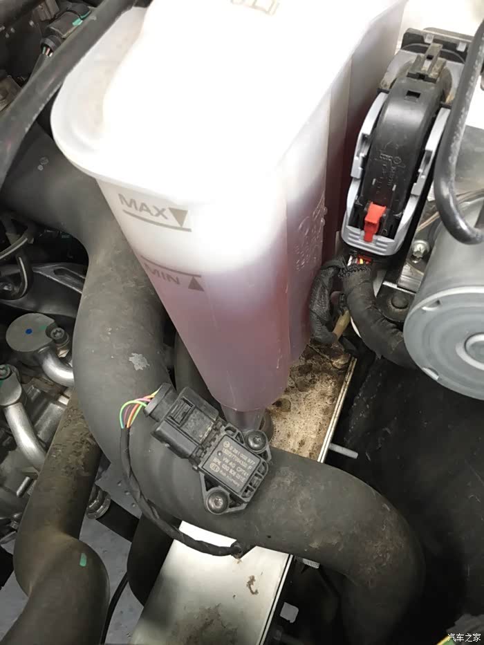 【图】各路大神看下我的水箱漏水_奥迪a4l论坛_汽车之家论坛