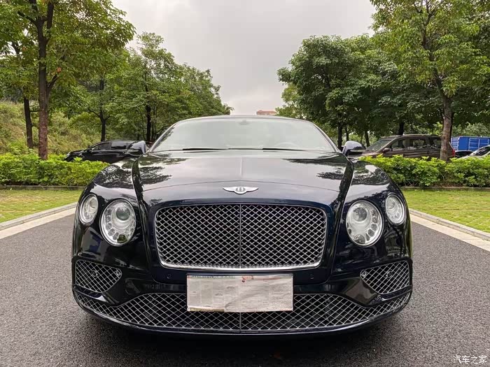 17款宾利gtw12整个前脸看上去更为运动有形