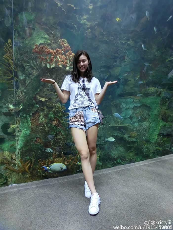 游泳女神刘湘在微博上晒出了最新美照可爱性感