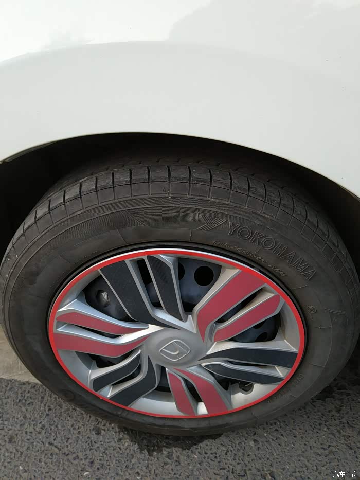 请问858这款飞度用的什么轮胎