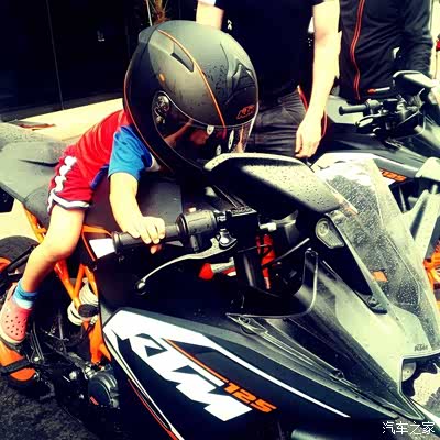 骑这样的ktm, 会有多少妹纸对你回眸?