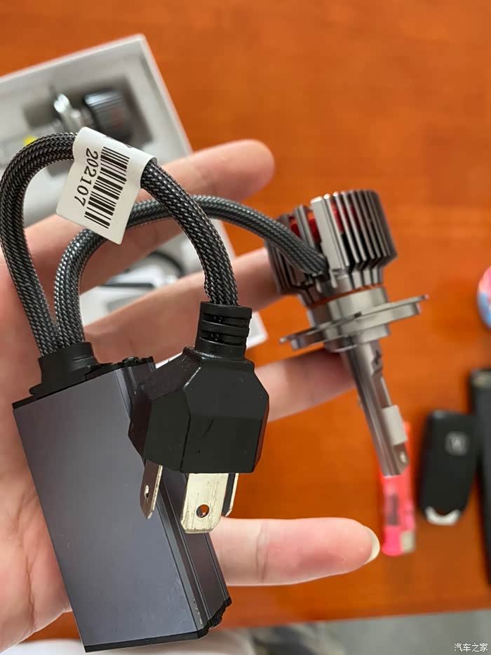 出两对先科h4led大灯