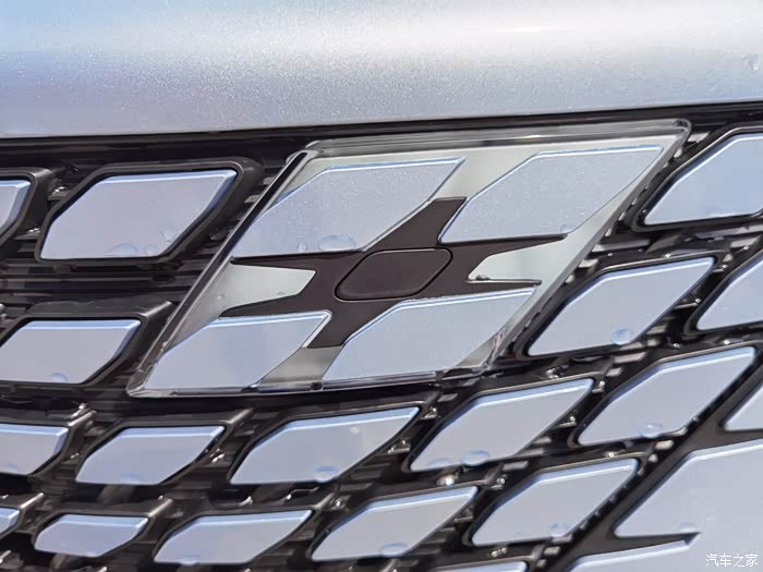 四叶草隐藏式格栅灯