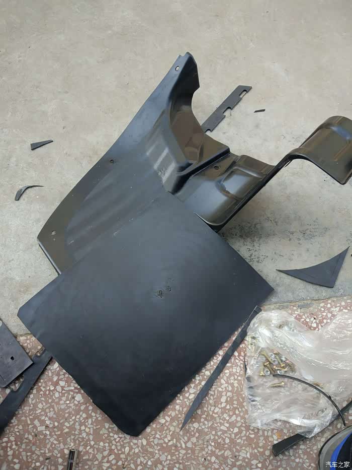 自己补新英朗后叶子板内衬的空洞.