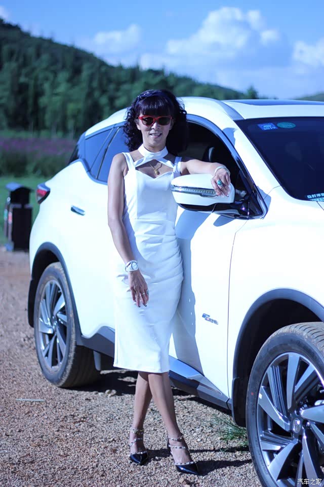 媳妇当车模#跟上潮流,我家老婆当车模!