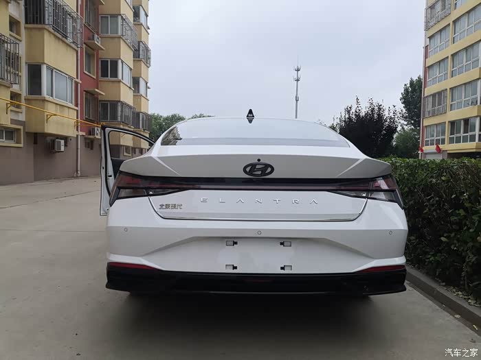 尊贵版伊兰特极地白提车了