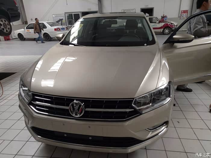 金色宝来提车欢迎各种围观