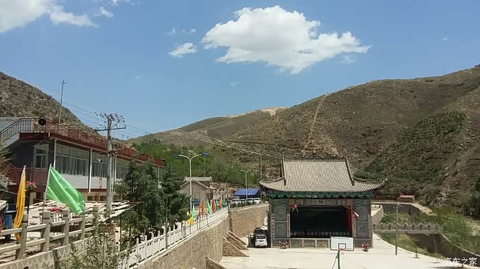 自驾游甘肃临洮石景峡景区享受醉美蓝天白云
