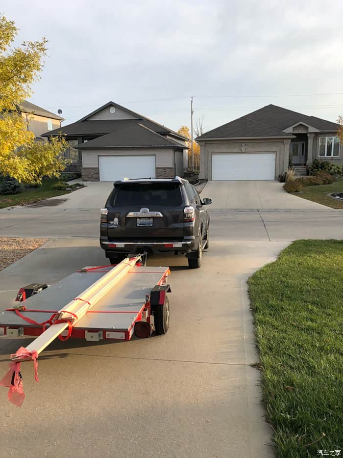 买了半年的小拖车冬天可以用到了