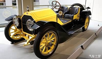 瞧以前跑车这个样子这1914年美国生产stutz bearcat f系列因为它极具