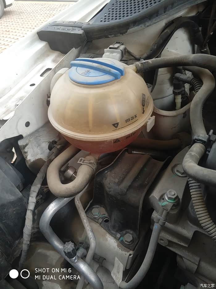 16款捷达防冻液这颜色正常吗