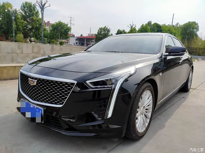 还是挺好看的,主要是这款车的车头设计的漂亮,凯迪拉克ct6的车无论从