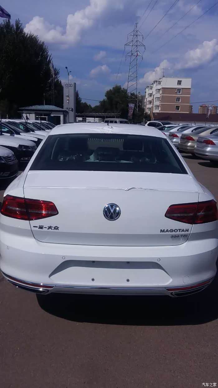 哪位大神有迈腾b8白色的实车照片多角度的好看嘛