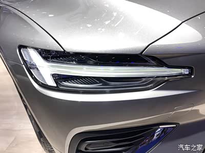 沃尔沃s60应该是沃尔沃品牌车型最后使用雷神之锤大灯的车型,这个大灯