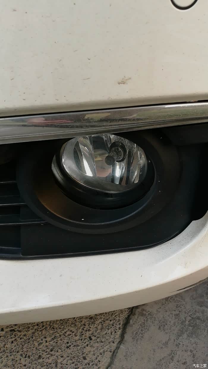 帮忙看看这个雾灯有问题吗