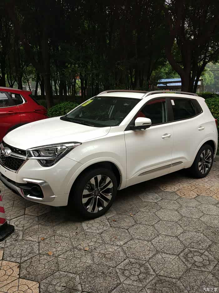 本人实拍瑞虎5x白色顶配和销售确认售价给力