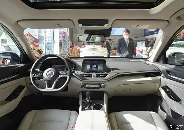 日产天籁移动大沙发