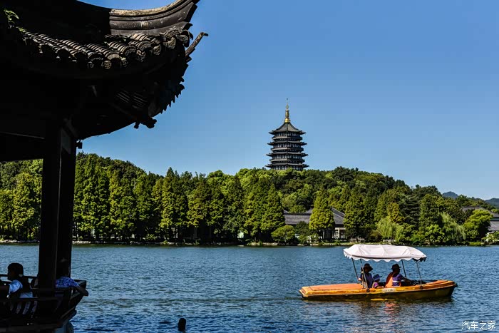 天容水色西湖好云物俱鲜