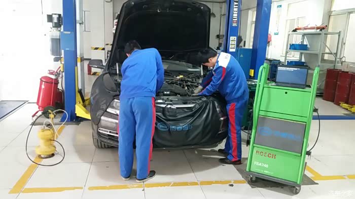 大众辉腾保养作业